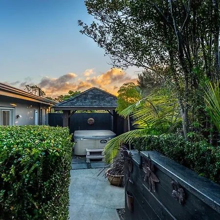 Private Luxury Waterfront Spa Villa Auckland Exterior photo